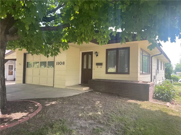 1108 Houston Ave, Pella, IA 50219