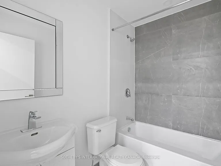 28 Strathgowan Ave #MAIN — Photo 7