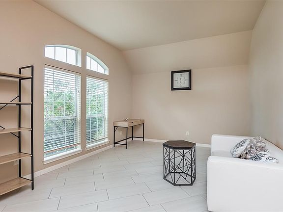 5th image of 19742 Benbrook Manor Ln