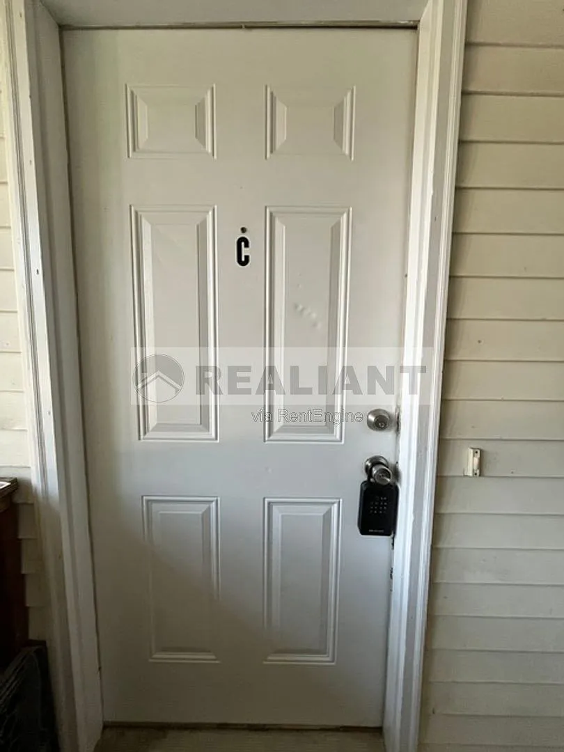 2 bed, 1.5 bath, 1100 sqft, $895 — Photo 2