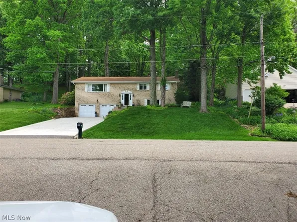 12574 Islandview Ave NW, Uniontown, OH 44685