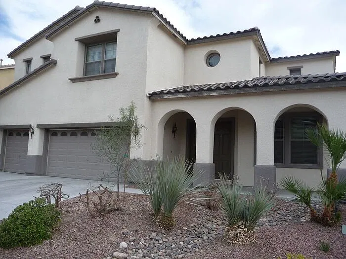 6 bed, 4.0 bath, 4015 sqft, $3,185 — Photo 1