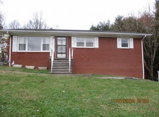 1515 Stoneybrook Dr, Johnson City, TN 37601