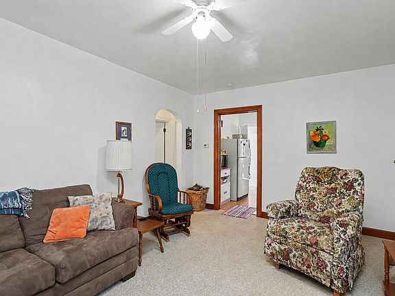 3rd image of 1806 Windsor Rd