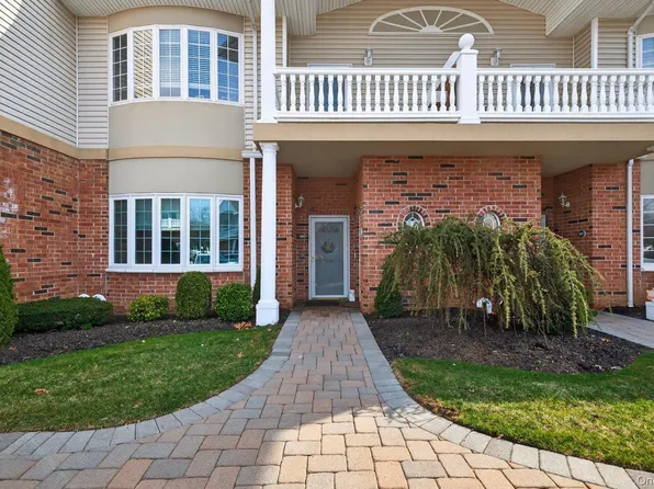 105 Francesca Way #105, Amityville, NY 11701