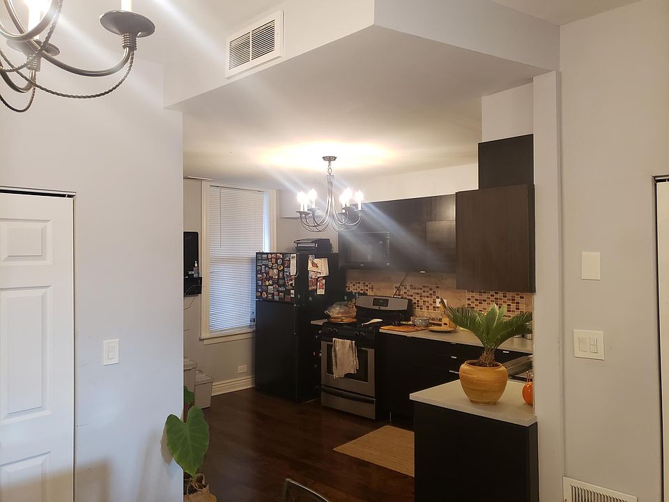 1st image of 3322 W Hutchinson St Unit 2