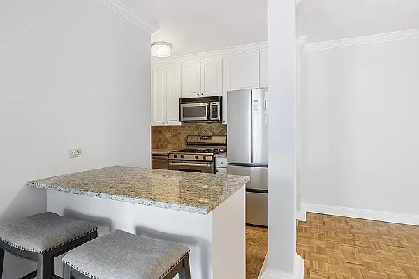 Rented by Up Real Estate Advisors LLC | media 14