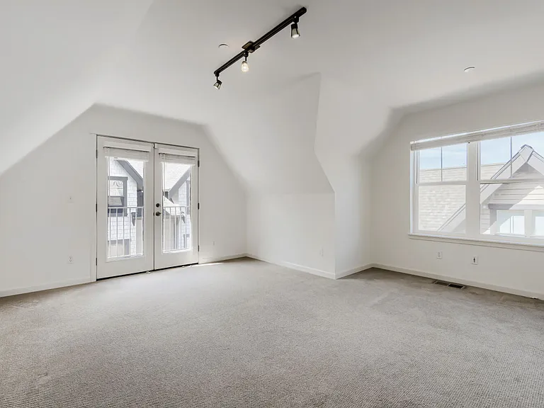 303 Bellevue Way SE — Photo 25