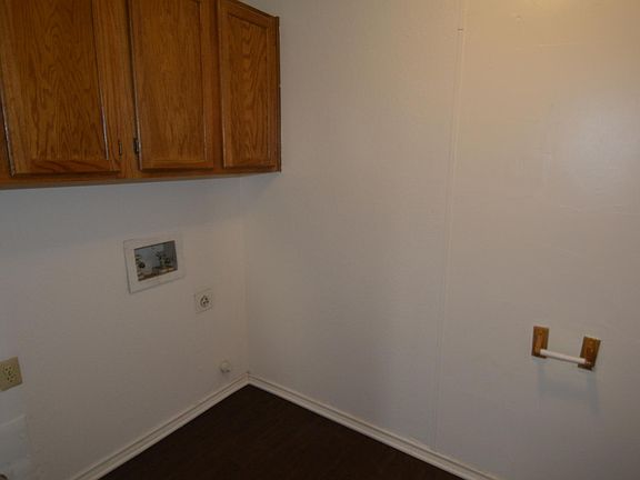 3rd image of 408 Central Park Dr APT D