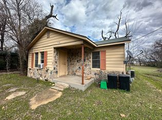220 Locust St, Azle, TX 76020
