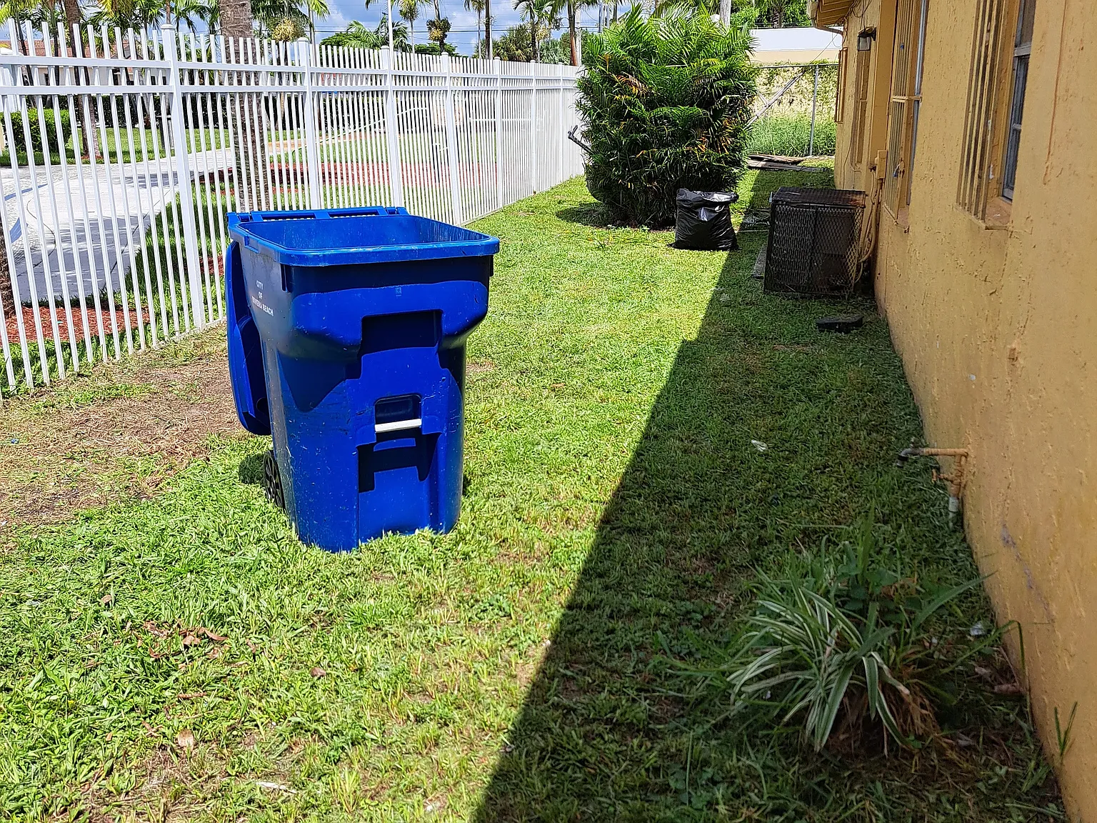 3 bed, 1000 sqft, $1,900 — Photo 3