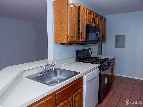 5th image of 2162 Ash Ct