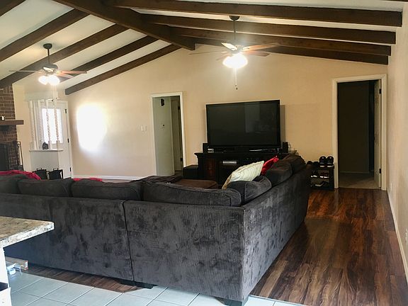 4th image of 14 Lackland Cir