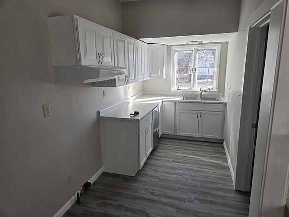 4th image of 730 E 6th St
