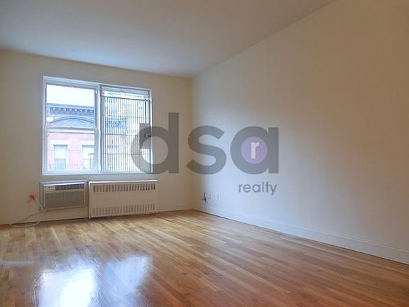 4th image of 310 W 47th St APT 4B