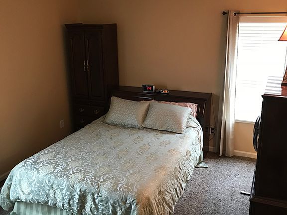5th image of 427 Sandmar Dr