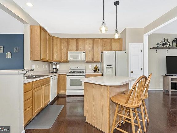 5th image of 10808 Dewey Way E