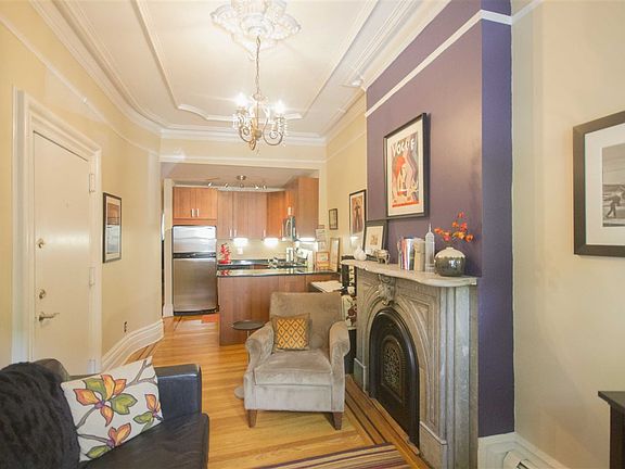 3rd image of 909 Garden St #2