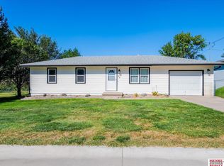 33 Countryside Dr, Treynor, IA 51575