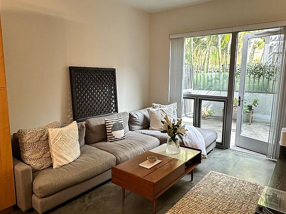 4th image of 889 Date St Unit 101