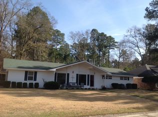 911 Audubon Dr, El Dorado, AR 71730
