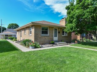 2811 E Bottsford Ave, St Francis, WI 53235