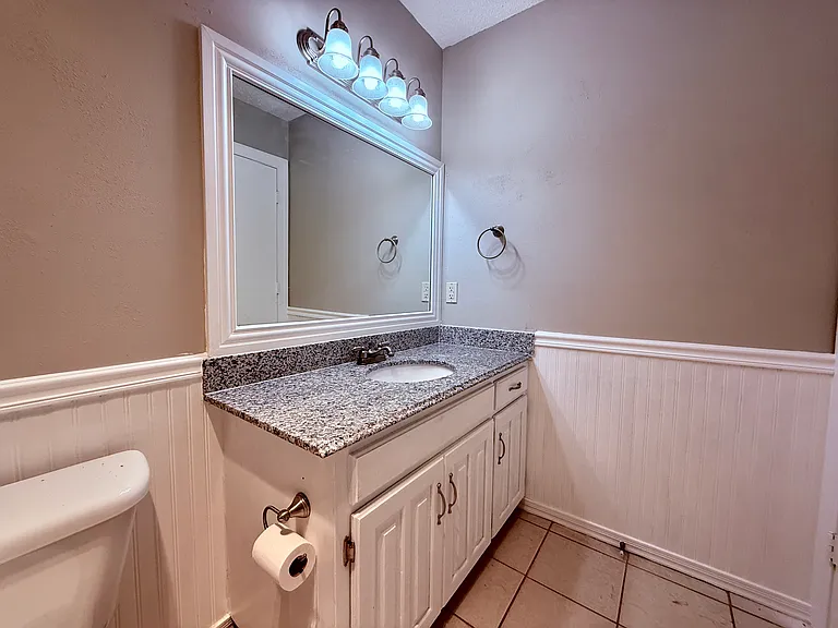 full bath on the 2nd floor
