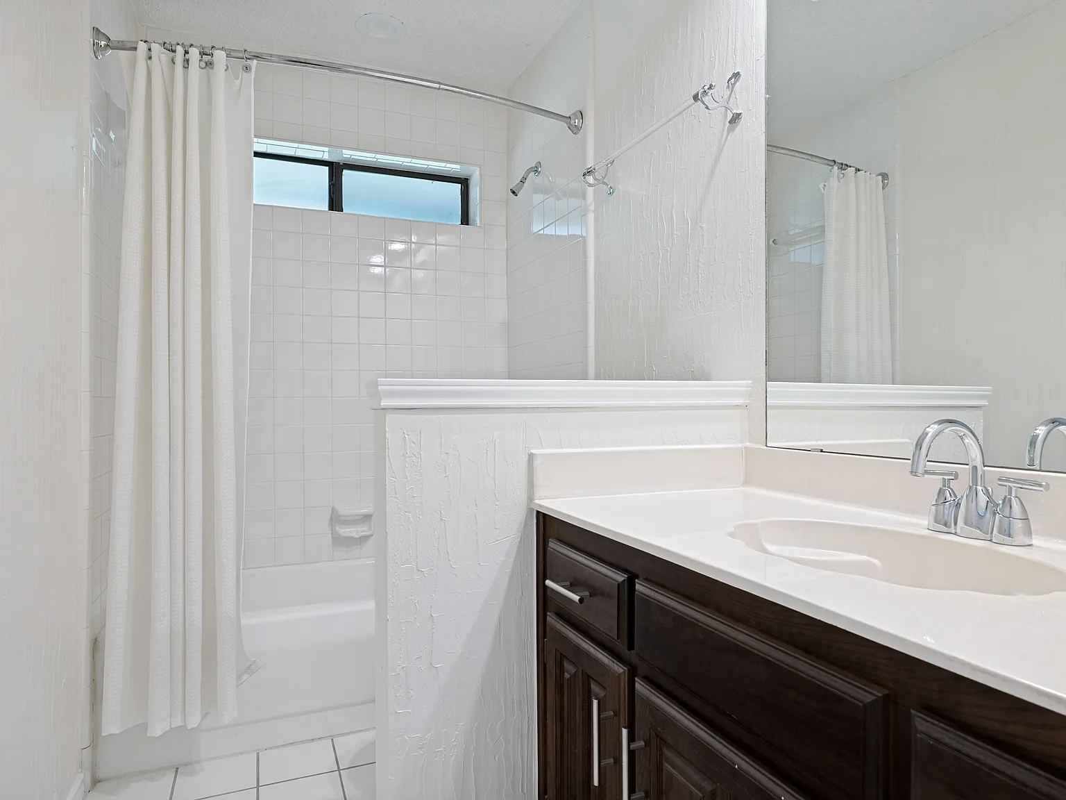 4 bed, 2500 sqft, $3,500 — Photo 2