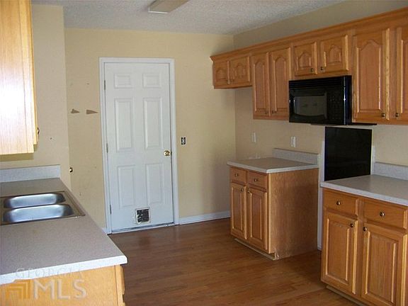 3rd image of 66 Hidden Creek Dr
