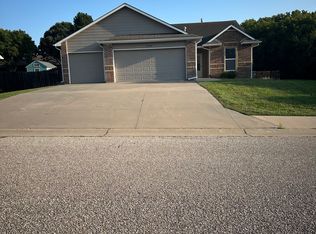 2118 E Brookstone St, Derby, KS 67037