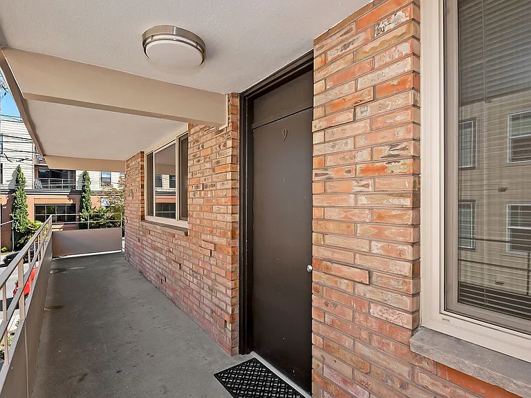 15 W Galer St — Photo 17