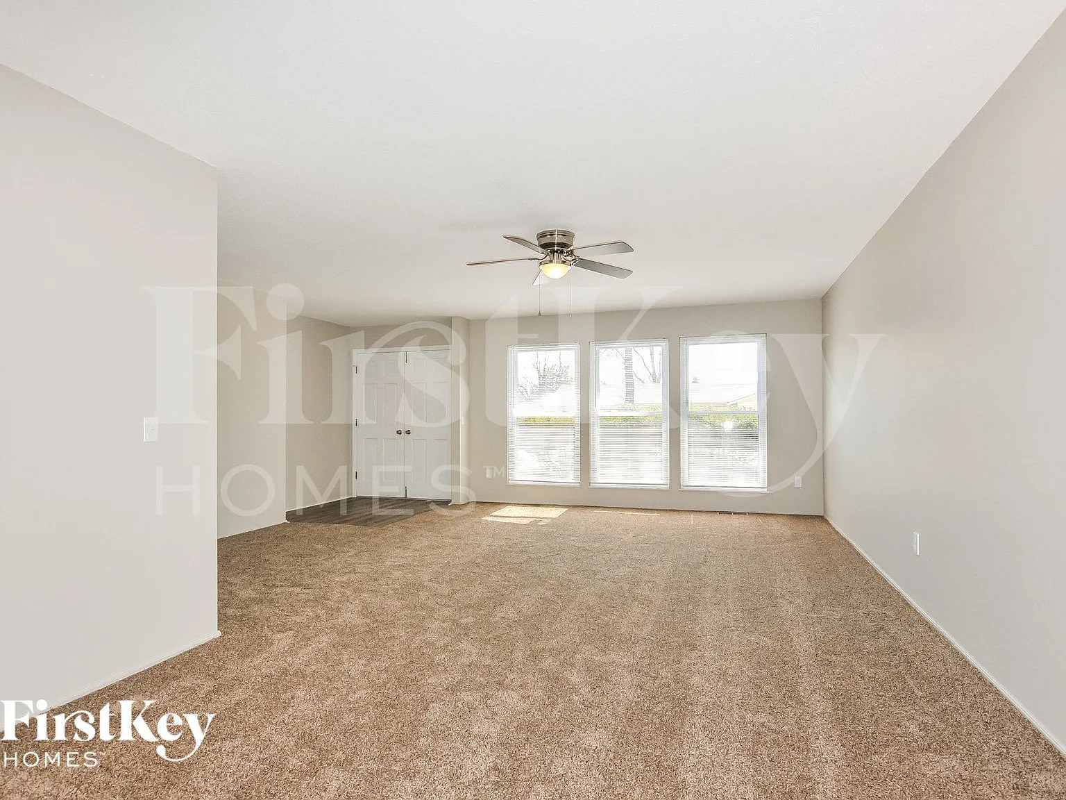 3 bed, 3.0 bath, 1876 sqft, $2,560 — Photo 4