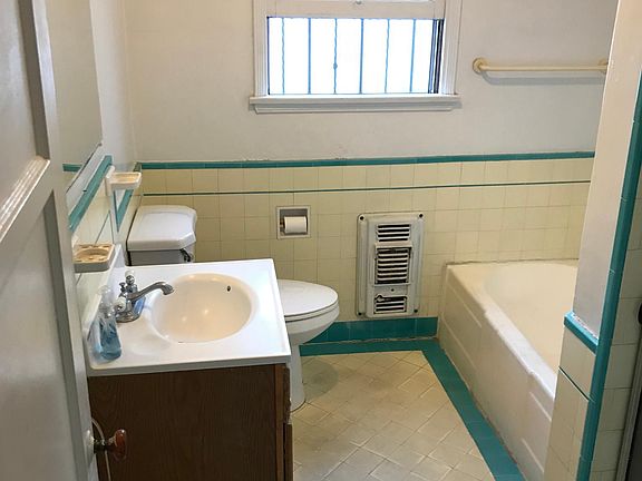 2nd image of 422 N Sierra Bonita Ave #424