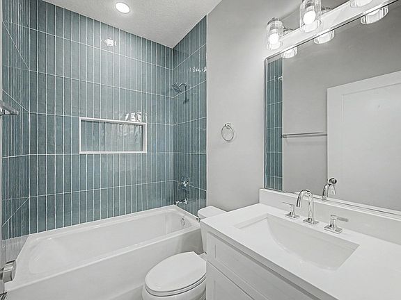 5th image of 1020 W 15th St