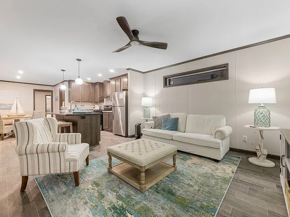 2506 Estabrook Dr, Grand Forks, ND 58201