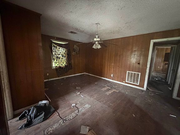 5th image of 407 Jackson St