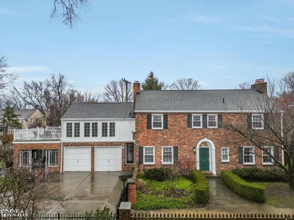 163 Charlevoix Ave, Grosse Pointe Farms, MI 48236