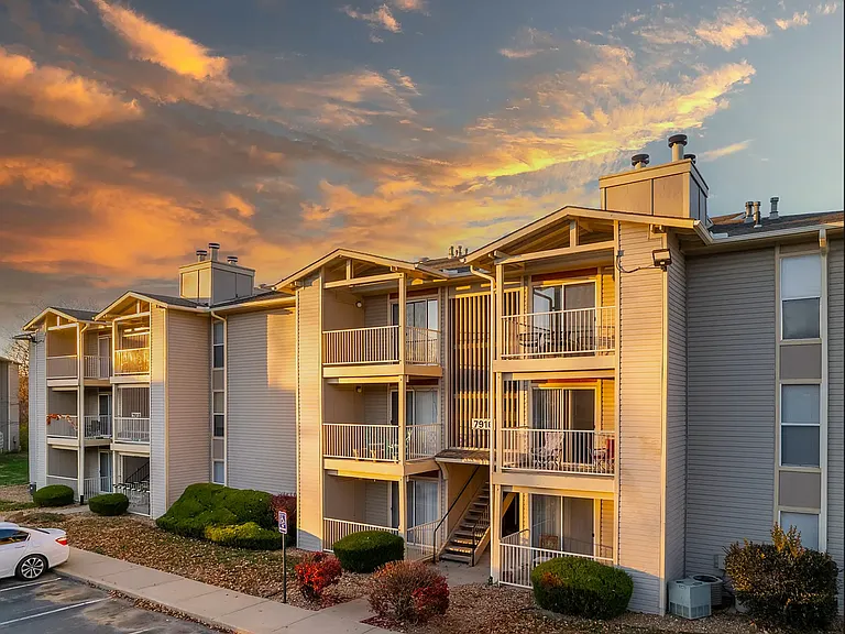 Falcon Point Apartments — Photo 60