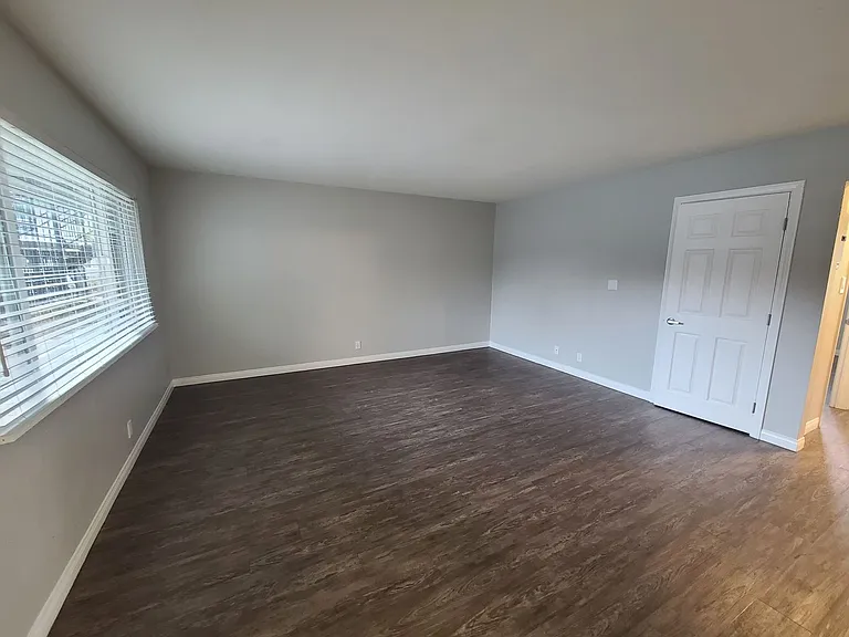 The Circle Apartments at Long Beach — Photo 74