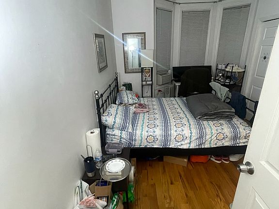 5th image of 121 Cottage St #1