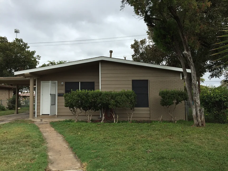 4251 Wild Oak Dr