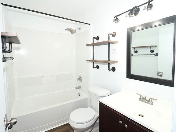 5th image of 1534 S Myrtle Ave