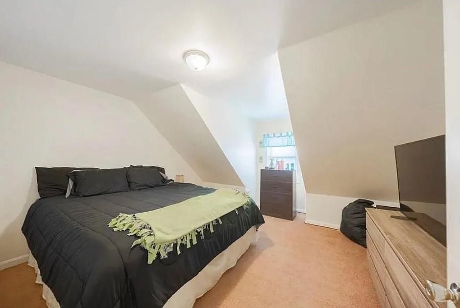 2nd image of 418 Union St #3