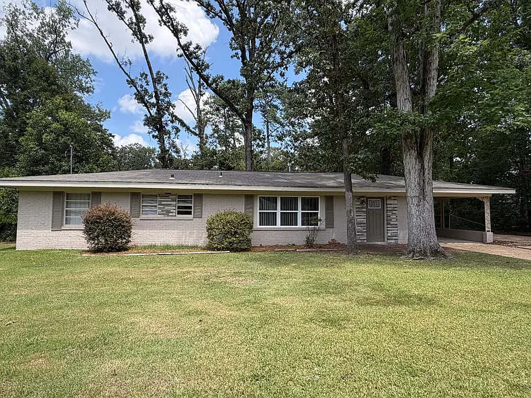 1835 Hill Hedge Dr — Photo 1