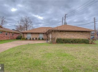 9502 Village Green Dr, Shreveport, LA 71115