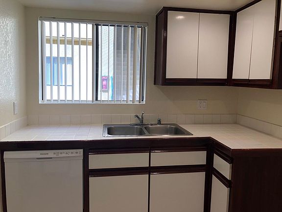 3rd image of 214 N Louise St APT 7