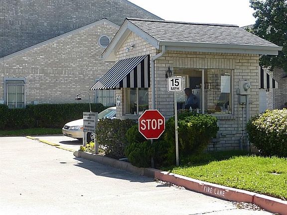 4th image of 520 Wilcrest Dr #520