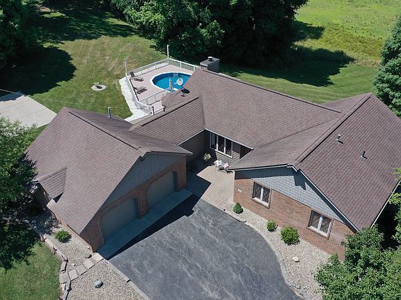 4th image of 401 Echo Dr