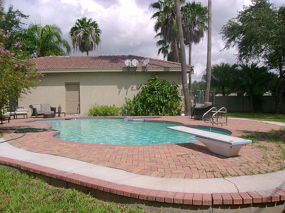 5th image of 4009 Burns Ct