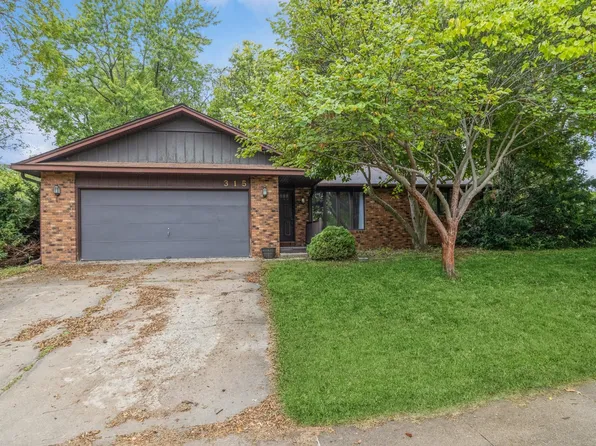 315 W 5th St, Pella, IA 50219